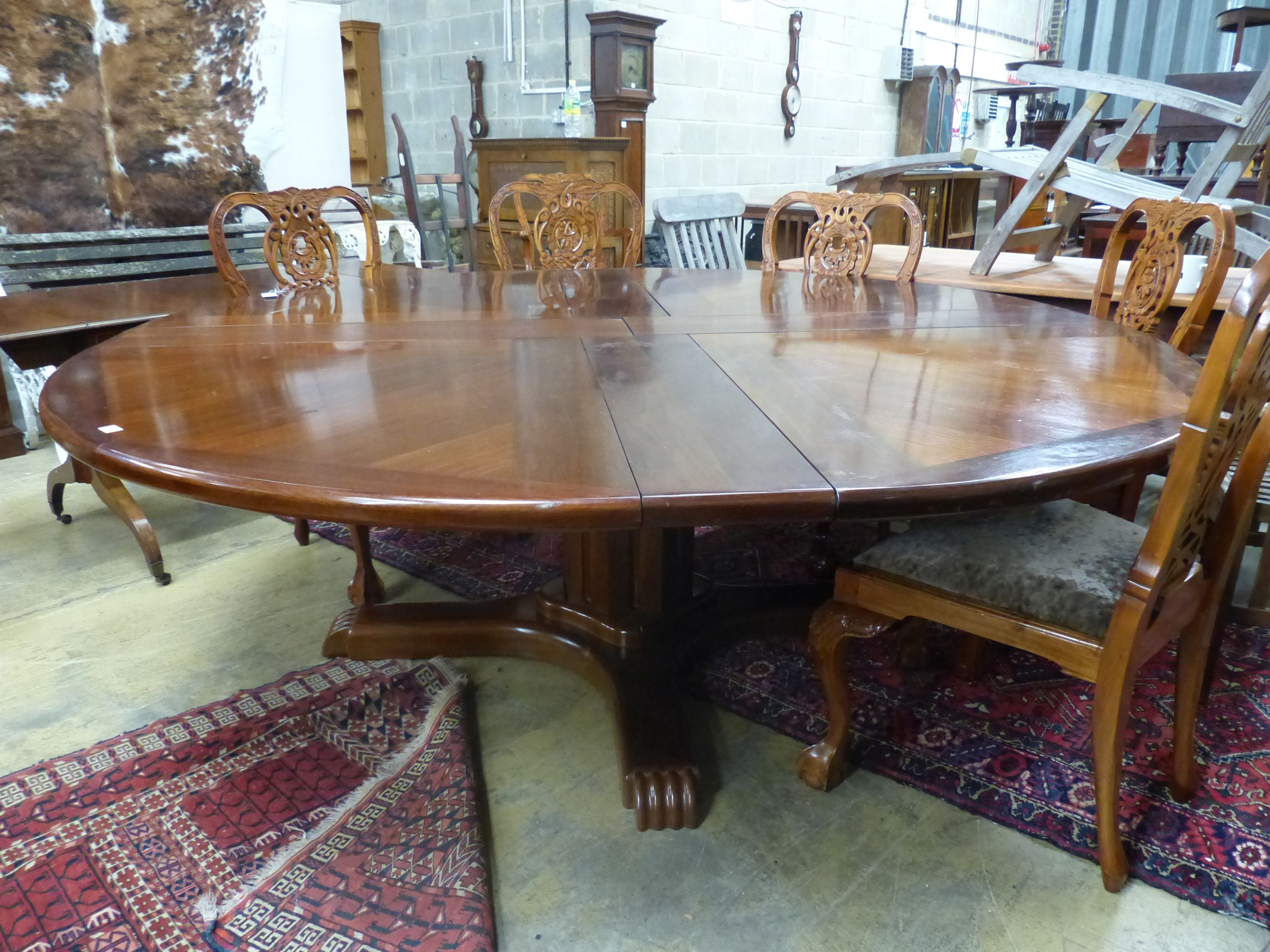 A Jupes patent style mahogany extending circular dining table, 224cm extended, height 74cm
